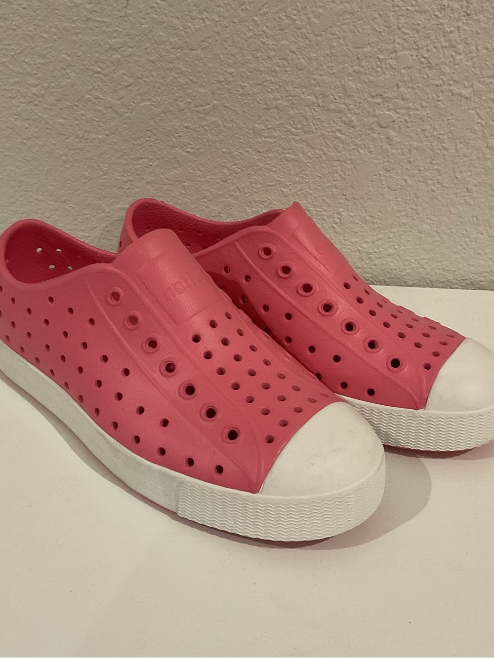 Native Jefferson Kids Water Shoe pink size 1 brand new water summer beach - Picture 3 of 7